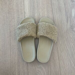 lululemon athletica Fleece Restfeel Slide